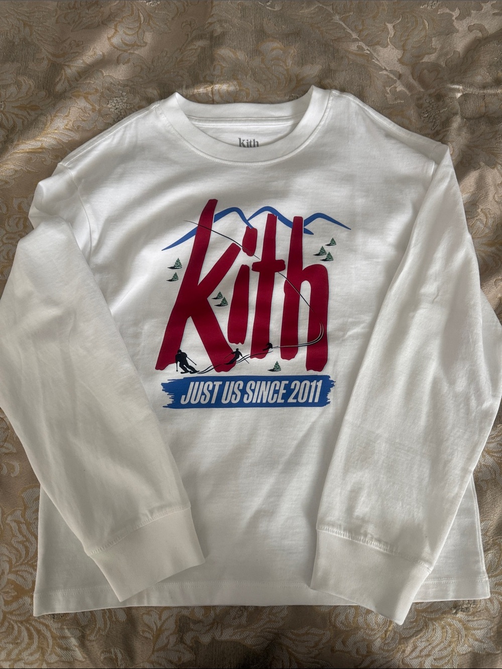Brand new Kith- size L